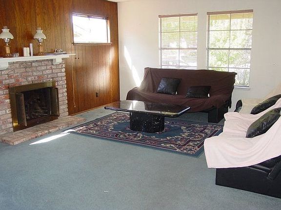 4th image of 202 Herlong Ave