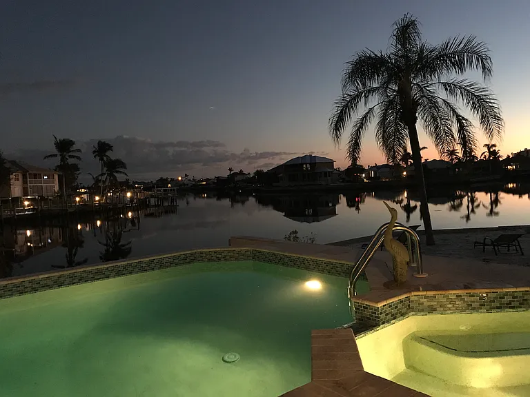 Night view. Quiet property, a real pleasure!