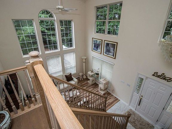 4th image of 22 Stillwell Ct #22