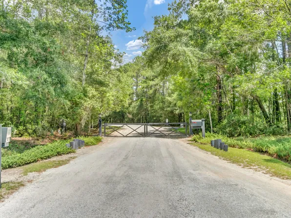 5979 Joseph Blake Ln, Wadmalaw Island, SC 29487
