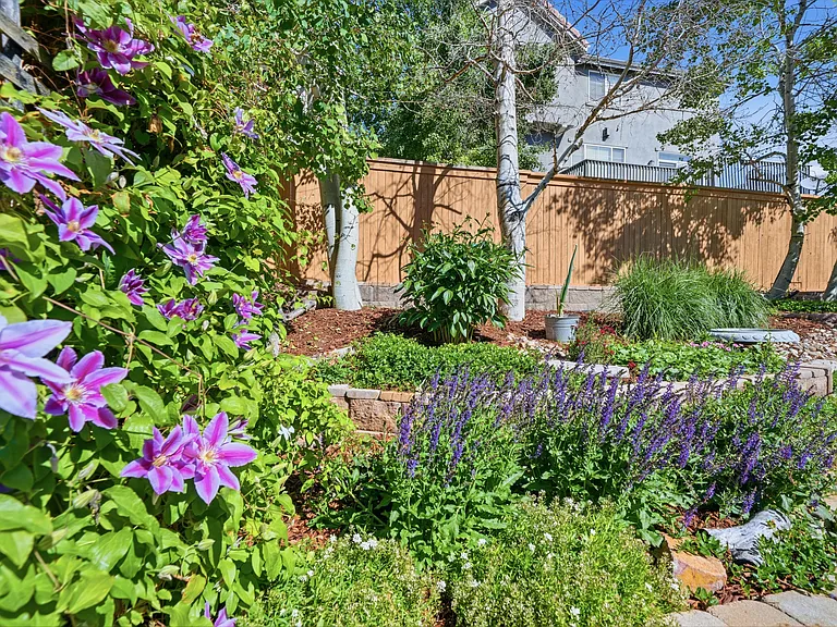 4579 Laurelglen Ln — Photo 20