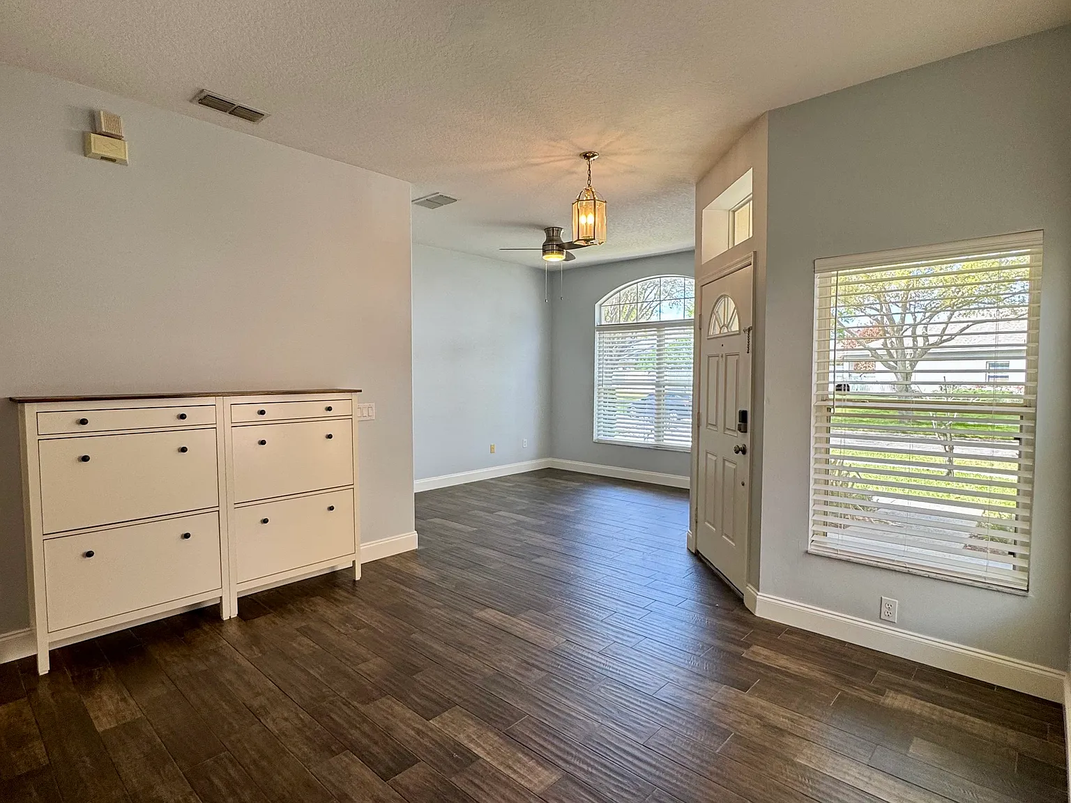 4 bed, 2004 sqft, $2,950 — Photo 3