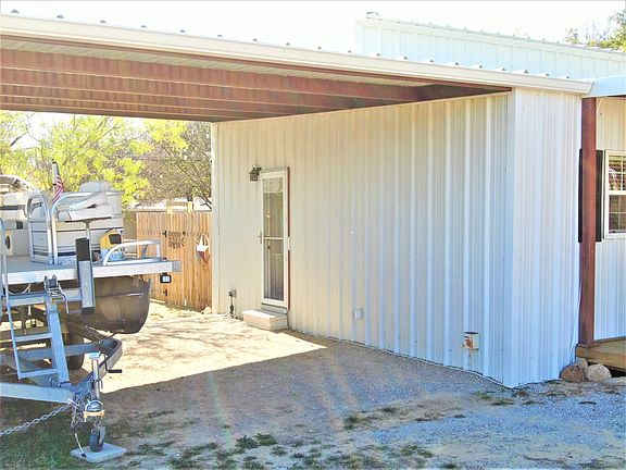 2nd image of 2101 Glen Oaks Dr