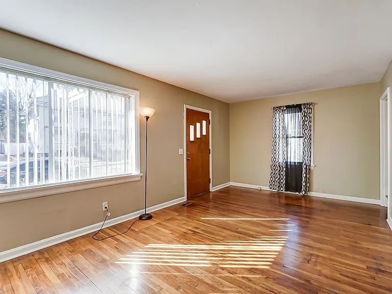 1908 Emerson Ave — Photo 4