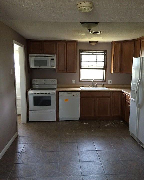 2nd image of 42 Gaston St