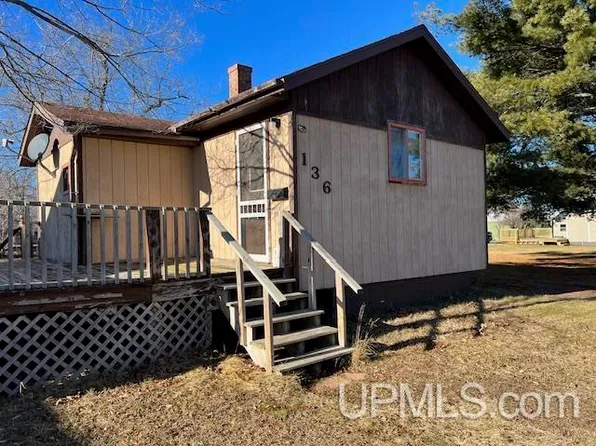 136 Hemlock St, Kingsford, MI 49802