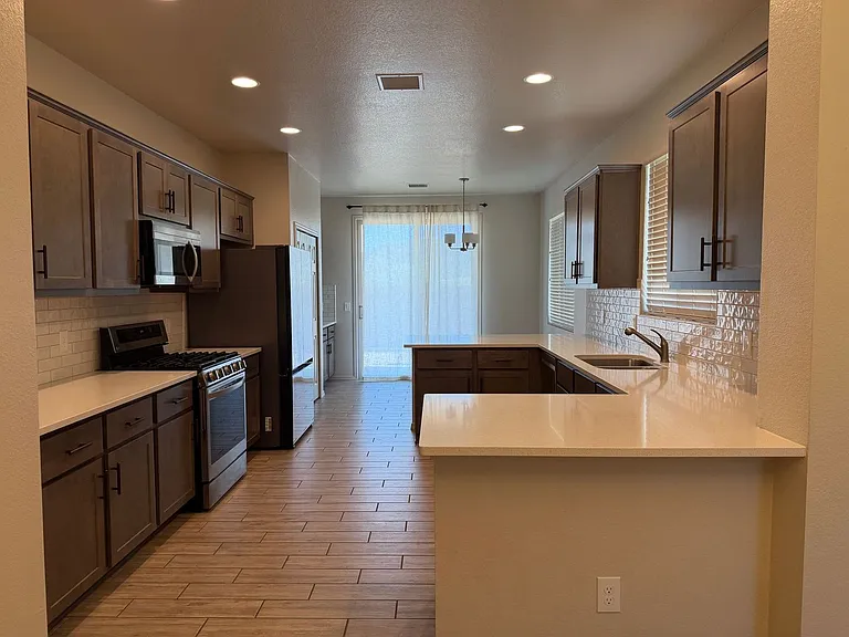 1864 Brookshire Dr — Photo 5