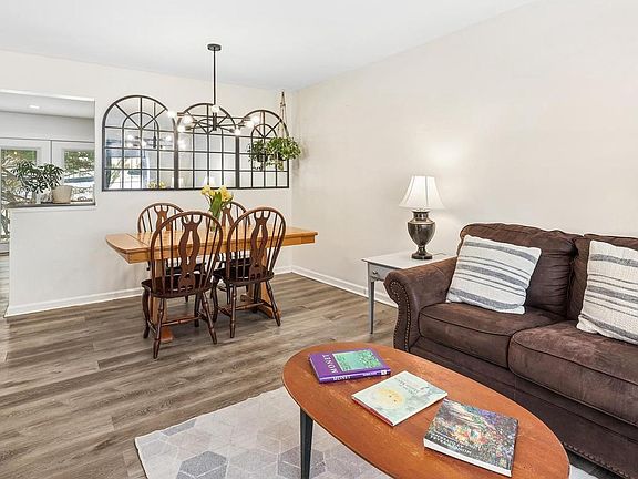 3rd image of 3059 Antrim Cir
