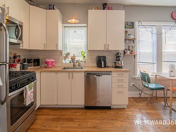 2nd image of 4543 N Albany Ave APT 3