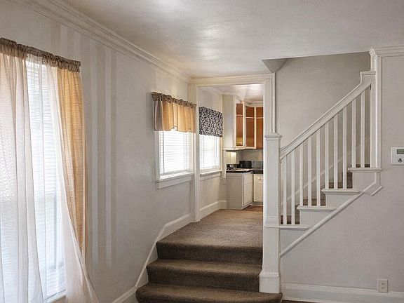 2nd image of 2040 Joffre St