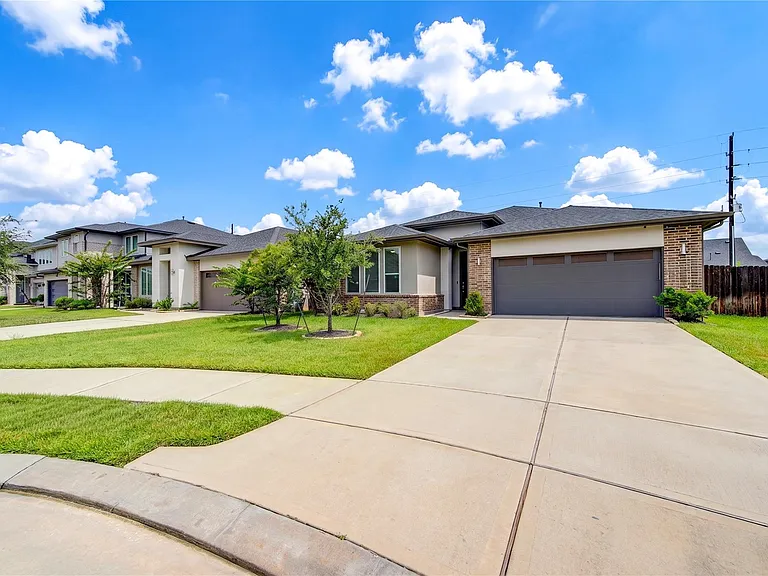 3306 Black Gore Creek Dr — Photo 3