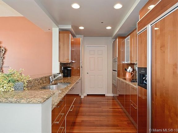 5th image of 1819 SE 17th St #1610