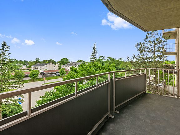 5th image of 23300 Providence Dr #706