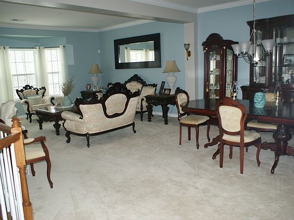 3rd image of 380 Chessington Dr