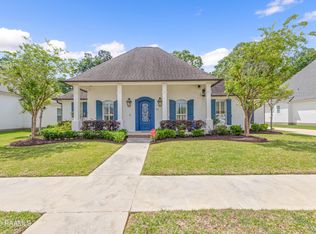 122 Long Oak Ln, Youngsville, LA 70592