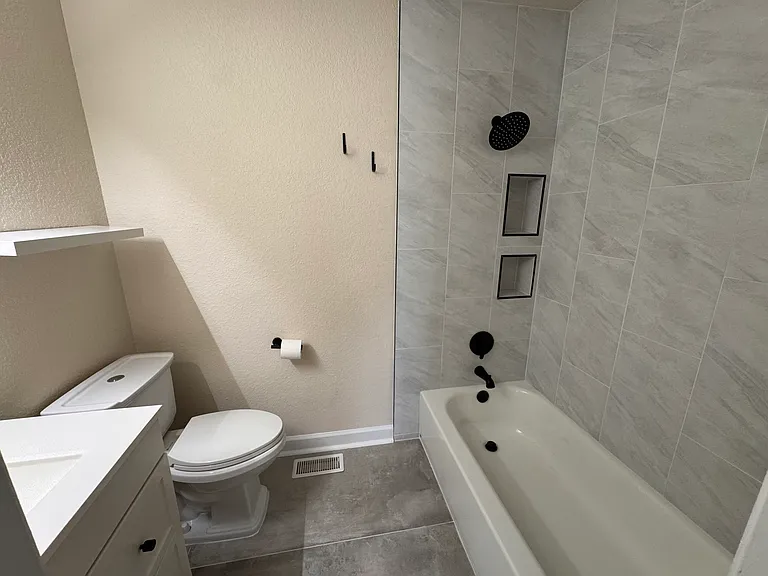 534 Biltmore Dr — Photo 9