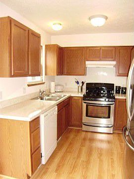 5th image of 372 University Ave #16