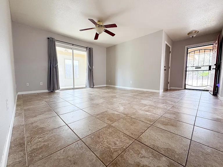 4108 Oak Ct — Photo 2
