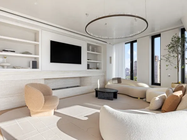 30 Front Street image 4 of 44