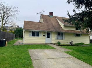 21 Atlas Ln, Hicksville, NY 11801