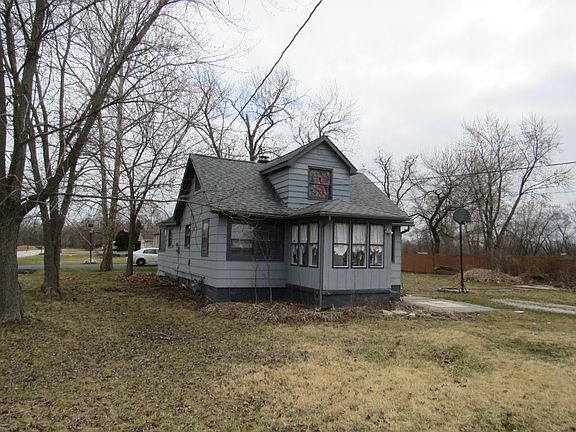 3rd image of 17901 Highland Ave
