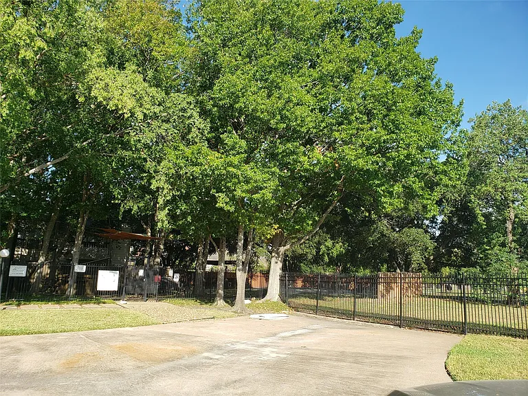 11710 Southlake Dr #29 — Photo 24
