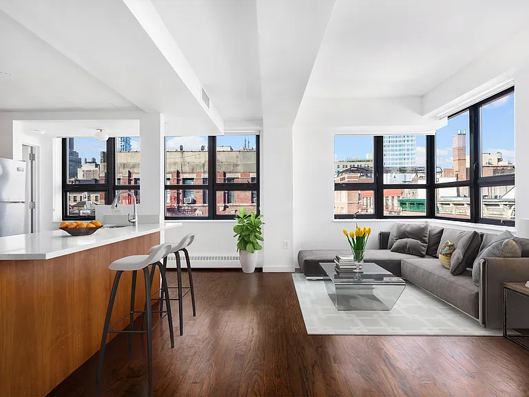 180 Hester St #PENTHOUSE — Photo 1
