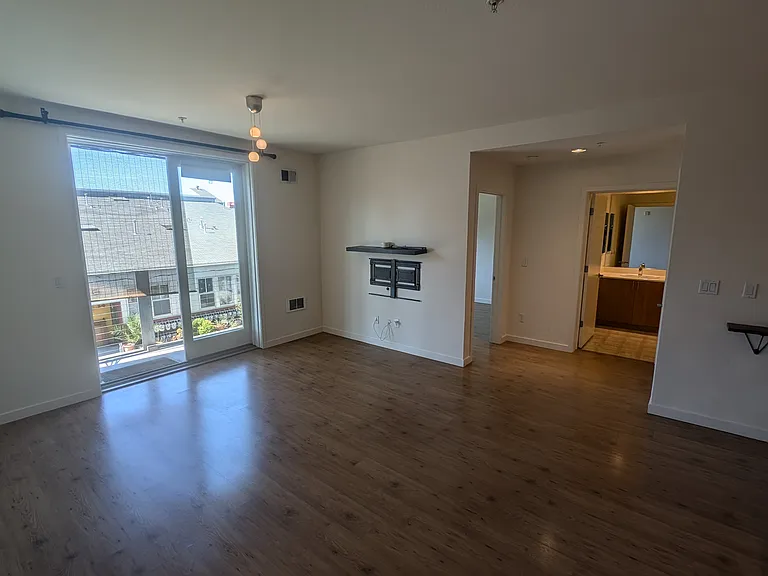 3090 Glascock St #210 — Photo 3