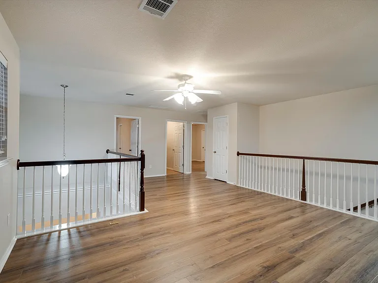 185 Hometown Pkwy — Photo 19