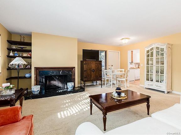 4th image of 85 Rowayton Woods Dr