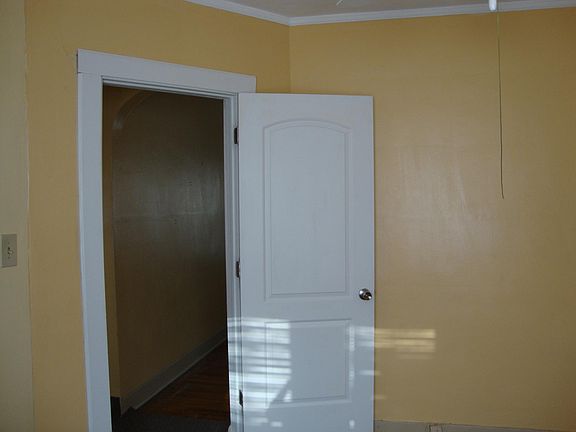 5th image of 404-406 Western Ave #2