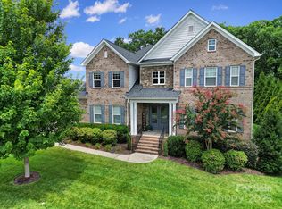 1013 Lake Forest Dr, Matthews, NC 28104
