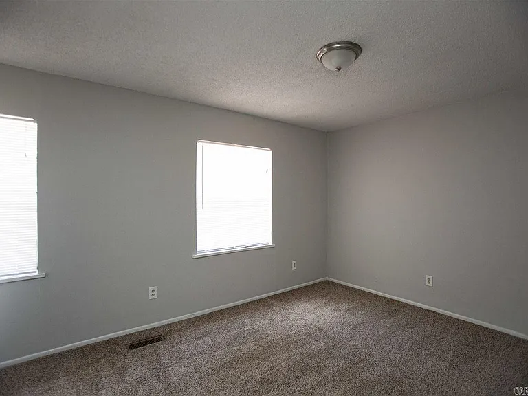 2112 Scotty Ct — Photo 12