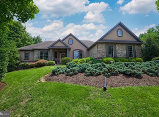 2198 Lois Ln, Lancaster, PA 17601