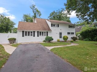 32 Southwood Dr, Old Bridge, NJ 08857