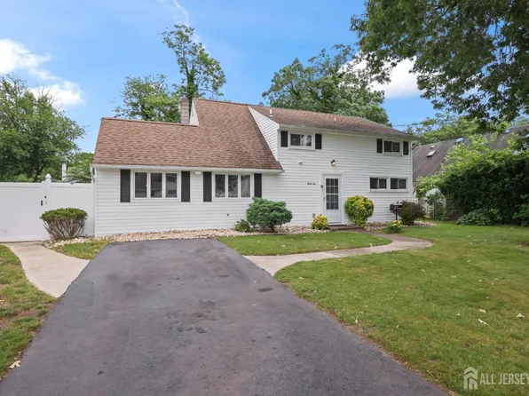 32 Southwood Dr, Old Bridge, NJ 08857