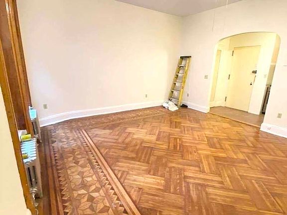 3rd image of 134 W 73rd St #3R