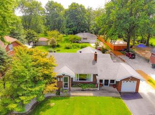 32 Maple Dr, Belleville, IL 62220