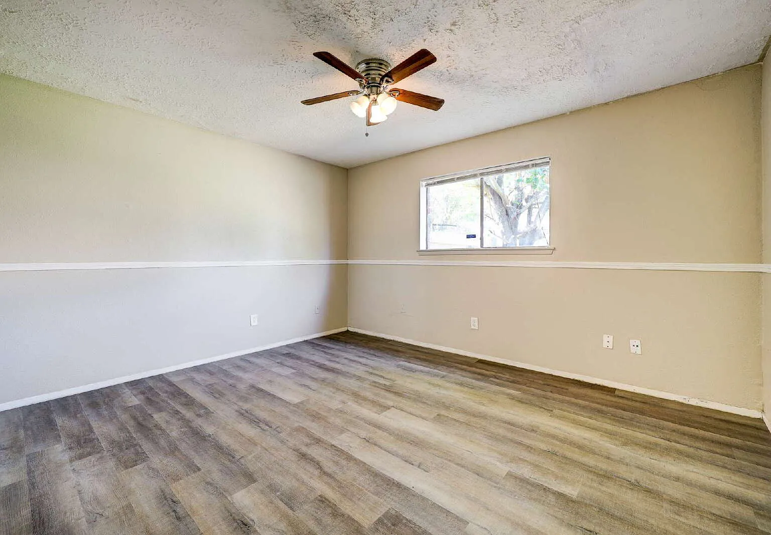 4 bed, 2.0 bath, 1955 sqft, $1,895 — Photo 1