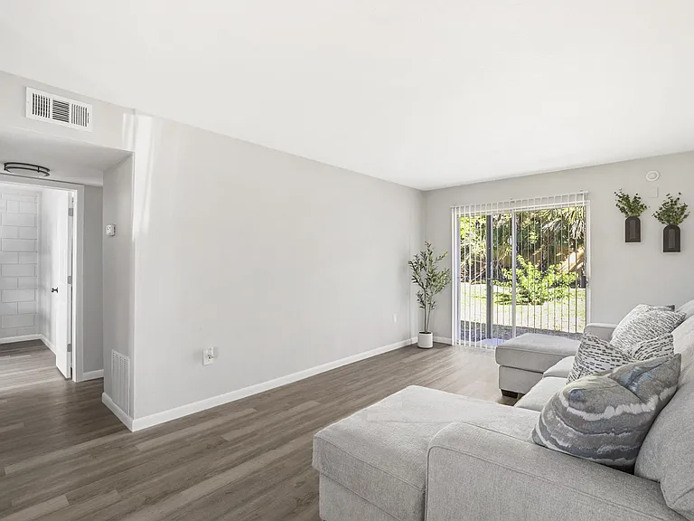 Bella Sol Apartments — Photo 31