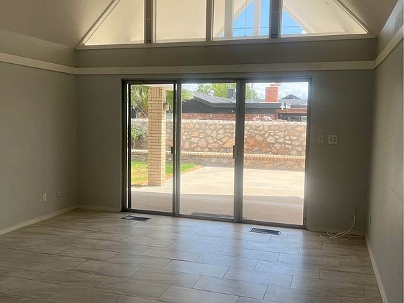 3rd image of 8400 Parkland Dr