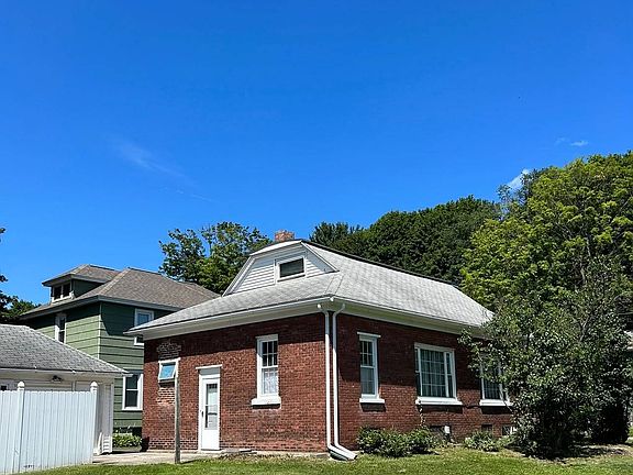 4th image of 14 Hickory St