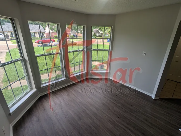 2922 Waverly Dr — Photo 5