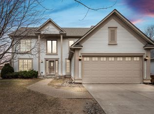 1119 Silverwood Rd, Woodbury, MN 55125