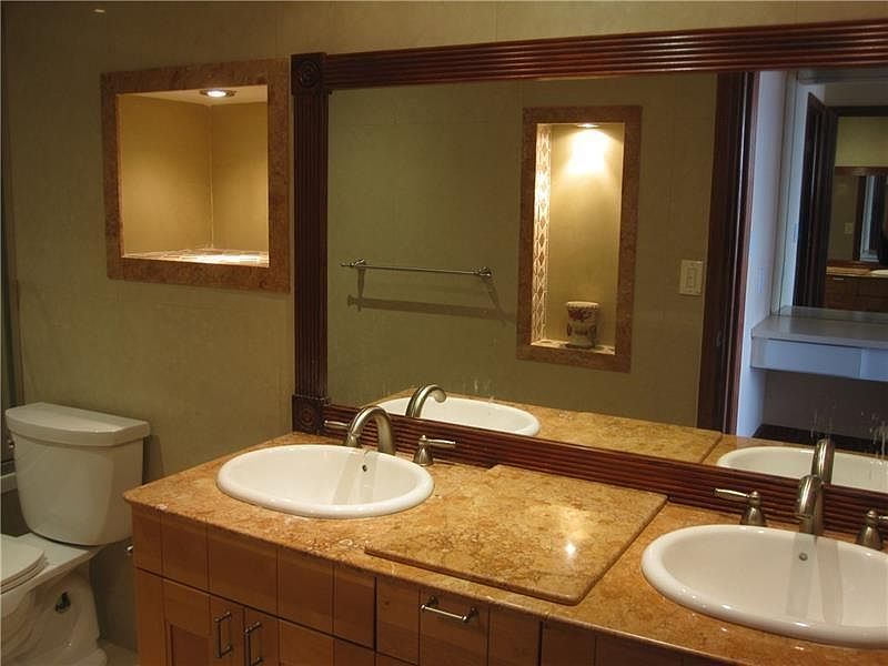1st image of 2500 Parkview Dr APT 1605
