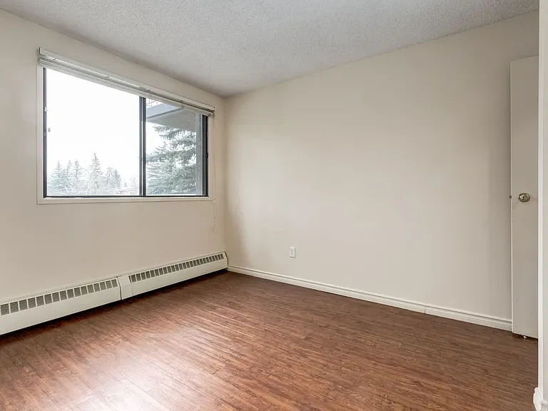 1825 Woodview Dr SW — Photo 31