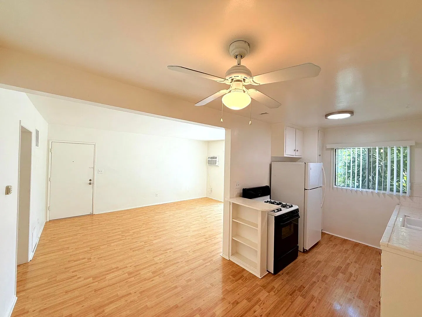 5748 Hazeltine Ave. — Photo 2