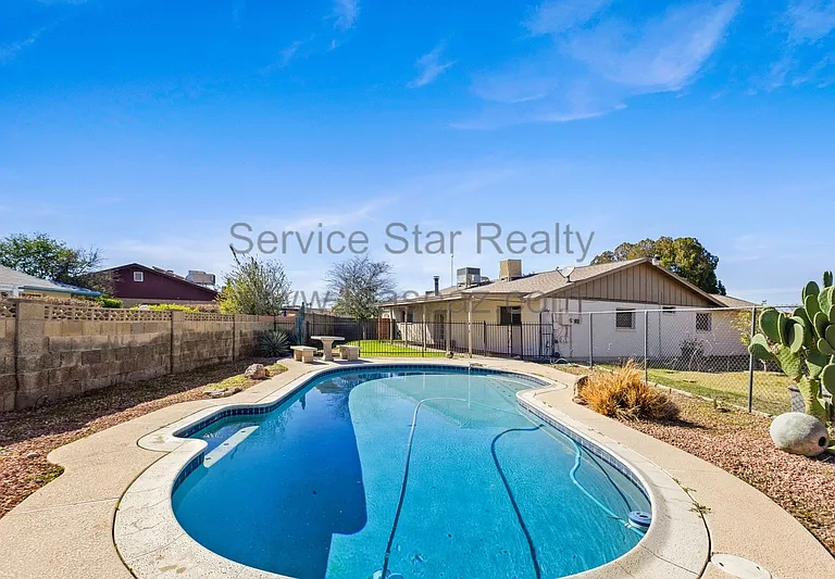 5513 W Waltann Ln — Photo 32