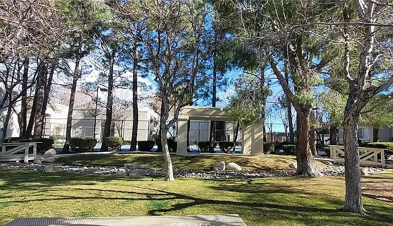 W Avenue K12 — Photo 12