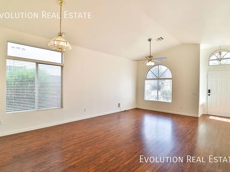 3226 E Sequoia Dr — Photo 5
